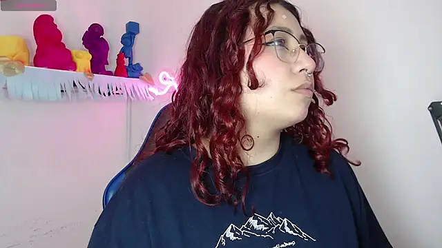 Snapshot of littlee_red chatting on 11-21-25, 08:07 littlee red online show from 11-21-25, 08:07