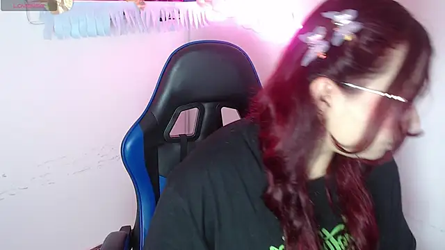 Snapshot of littlee_red chatting on 11-25-25, 09:04 littlee red online show from 11-25-25, 09:04