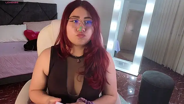 Snapshot of littlee_red chatting on 12-16-25, 08:25 littlee red online show from 12-16-25, 08:25