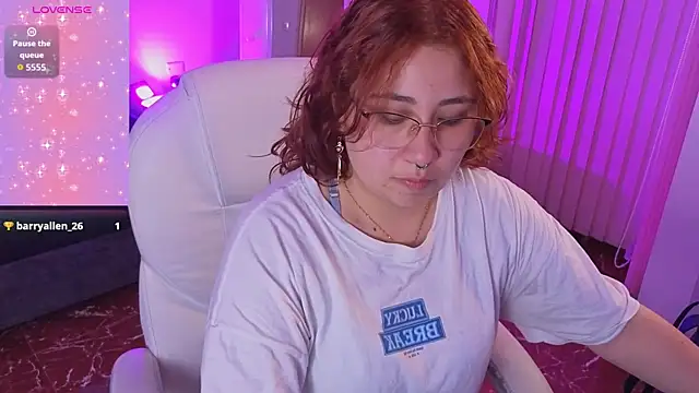 Snapshot of littlee_red chatting on 04-30-26, 08:48 littlee red online show from 04-30-26, 08:48