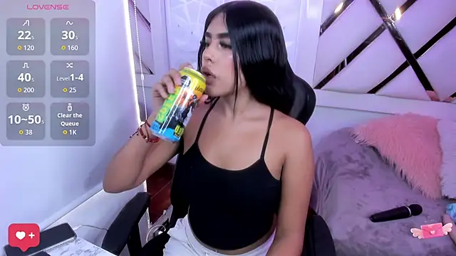 Darla Santos  online show from 11-22-25, 07:46