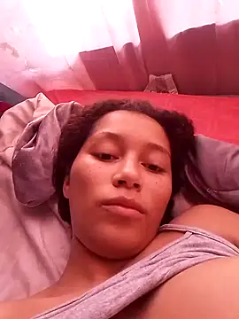 Snapshot of Kitty_and_lion chatting on 10-19-25, 02:07 Kitty and lion online show from 10-19-25, 02:07