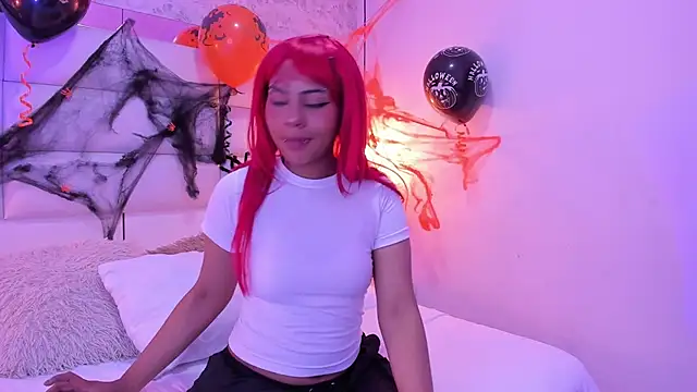 Sofia clk online show from 10-31-25, 04:02