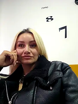 Snapshot of KellyTorres_ chatting on 10-18-25, 10:21 KellyTorres  online show from 10-18-25, 10:21