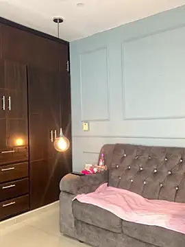 Orianabluee  online show from 11-12-25, 03:18