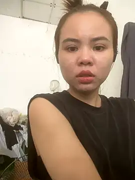 Snapshot of -Hollyy- chatting on 10-19-25, 12:33 -Hollyy- online show from 10-19-25, 12:33