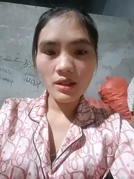 Snapshot of mira-show chatting on 10-24-25, 11:23 mira-show online show from 10-24-25, 11:23