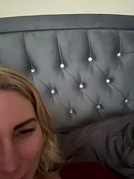 Snapshot of Blueblondi chatting on 10-26-25, 09:15 Blueblondi online show from 10-26-25, 09:15