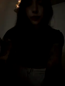 valeriahornier online show from 12-22-25, 01:57