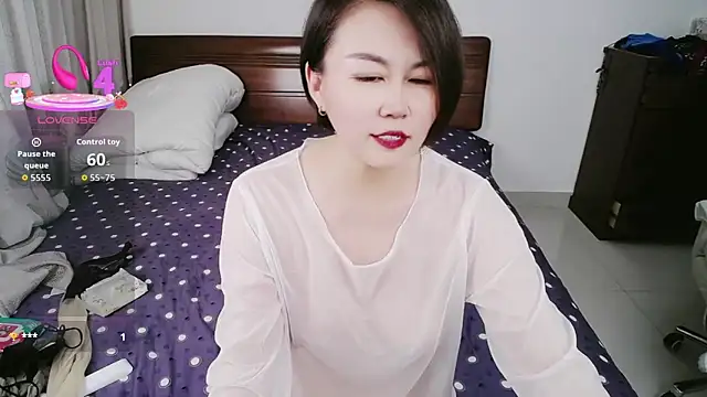 Snapshot of icenana chatting on 06-13-26, 07:50 icenana online show from 06-13-26, 07:50