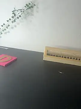 milky denni online show from 10-18-25, 04:37