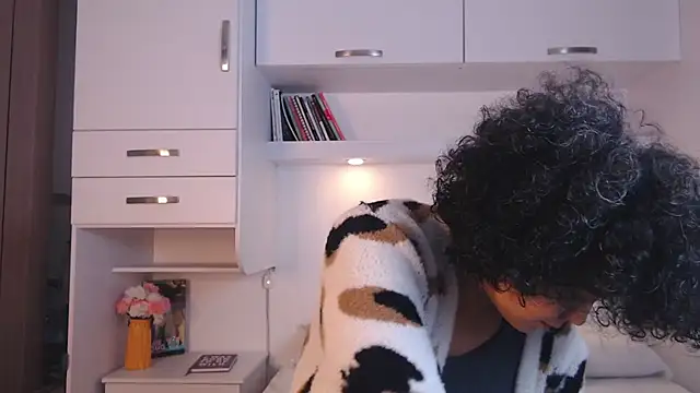 Snapshot of MartiRuis10 chatting on 10-22-25, 08:41 MartiRuis10 online show from 10-22-25, 08:41