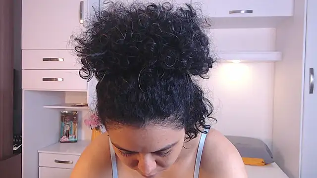 Snapshot of MartiRuis10 chatting on 11-17-25, 08:03 MartiRuis10 online show from 11-17-25, 08:03