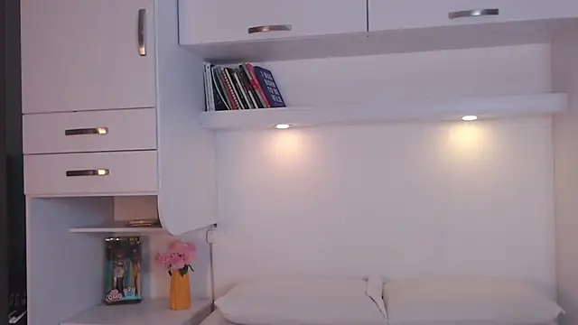 Snapshot of MartiRuis10 chatting on 11-18-25, 10:14 MartiRuis10 online show from 11-18-25, 10:14