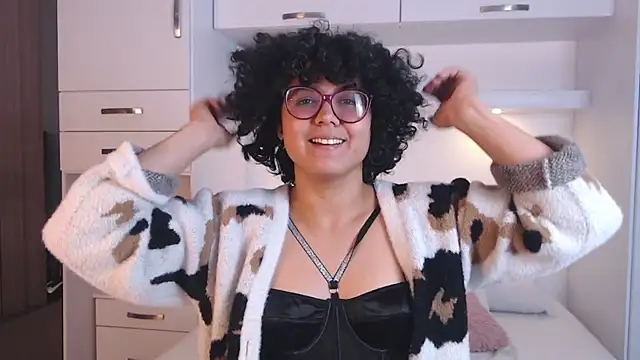 Snapshot of MartiRuis10 chatting on 11-21-25, 09:57 MartiRuis10 online show from 11-21-25, 09:57