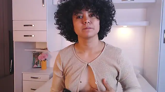 Snapshot of MartiRuis10 chatting on 11-27-25, 08:44 MartiRuis10 online show from 11-27-25, 08:44