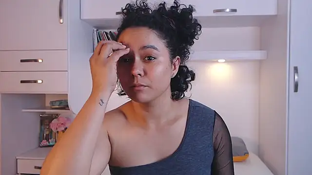 Snapshot of MartiRuis10 chatting on 12-01-25, 11:54 MartiRuis10 online show from 12-01-25, 11:54