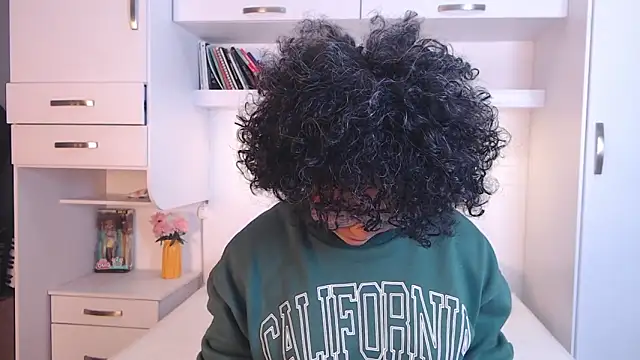 Snapshot of MartiRuis10 chatting on 12-16-25, 08:14 MartiRuis10 online show from 12-16-25, 08:14