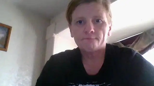 Snapshot of EazyEMLXL chatting on 11-05-25, 06:19 EazyEMLXL online show from 11-05-25, 06:19