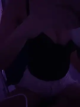 Snapshot of Bong-g chatting on 05-19-26, 02:45 Bong-g online show from 05-19-26, 02:45