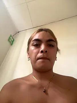 Snapshot of SeductiveRoxy69 chatting on 10-28-25, 03:54 SeductiveRoxy69 online show from 10-28-25, 03:54