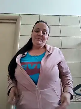 Snapshot of Annalyluky chatting on 10-18-25, 10:27 Annalyluky online show from 10-18-25, 10:27