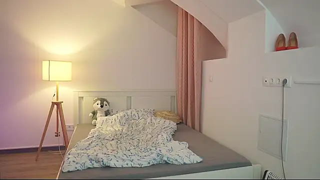 lisa mccoy  online show from 04-07-26, 06:19