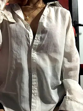 Snapshot of Kylie_beem chatting on 10-27-25, 01:42 Kylie beem online show from 10-27-25, 01:42