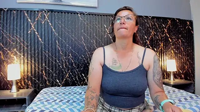 Snapshot of alice_h4rt chatting on 11-08-25, 12:49 alice h4rt online show from 11-08-25, 12:49