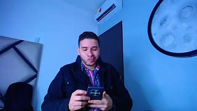 Snapshot of mike_257 chatting on 12-18-25, 12:22 mike 257 online show from 12-18-25, 12:22