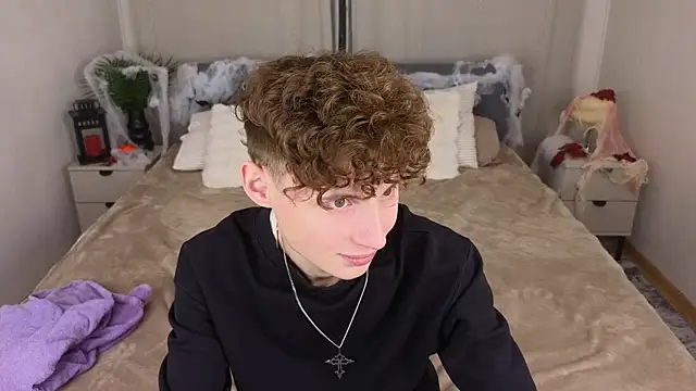 crisp1n online show from 10-30-25, 03:02