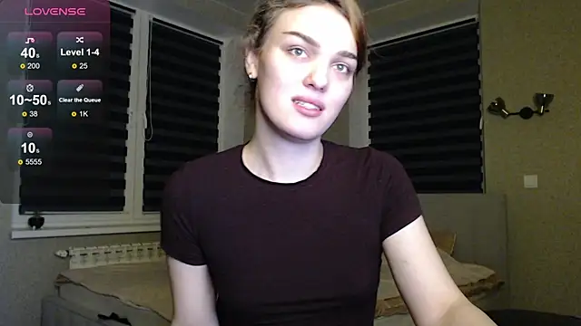 EmiliaRhodes online show from 10-19-25, 10:54