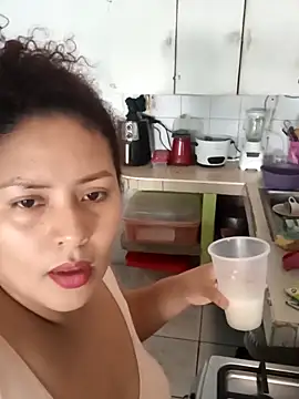 Snapshot of chikis12_ chatting on 11-24-25, 05:12 chikis12 online show from 11-24-25, 05:12