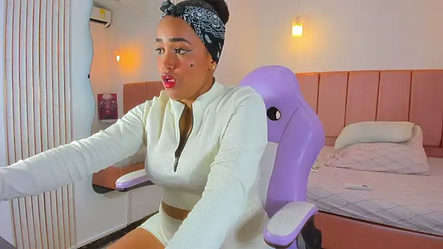 NahomiWalker  online show from 01-12-26, 08:03