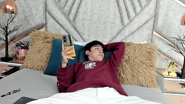 SantiOlsen online show from 11-18-25, 11:58