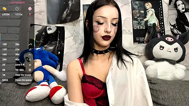 Snapshot of ForeTiff chatting on 10-31-25, 07:15 ForeTiff online show from 10-31-25, 07:15