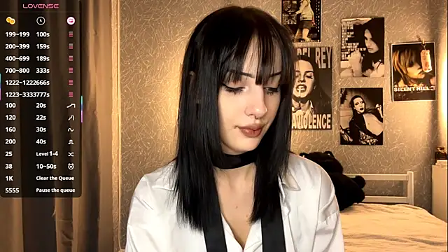 Snapshot of ForeTiff chatting on 11-19-25, 08:31 ForeTiff online show from 11-19-25, 08:31