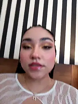 Snapshot of Tinablake_ chatting on 10-21-25, 10:21 Tinablake online show from 10-21-25, 10:21