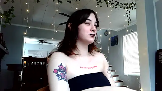 Trickylucy555 online show from 04-04-26, 05:43