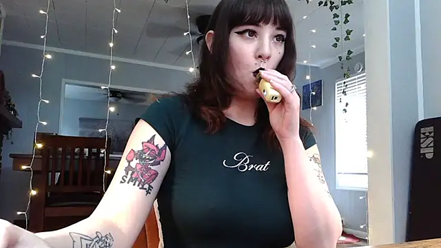 Snapshot of Trickylucy555 chatting on 05-12-26, 10:29 Trickylucy555 online show from 05-12-26, 10:29