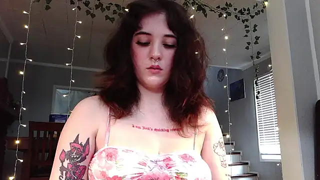 Snapshot of Trickylucy555 chatting on 05-27-26, 09:45 Trickylucy555 online show from 05-27-26, 09:45