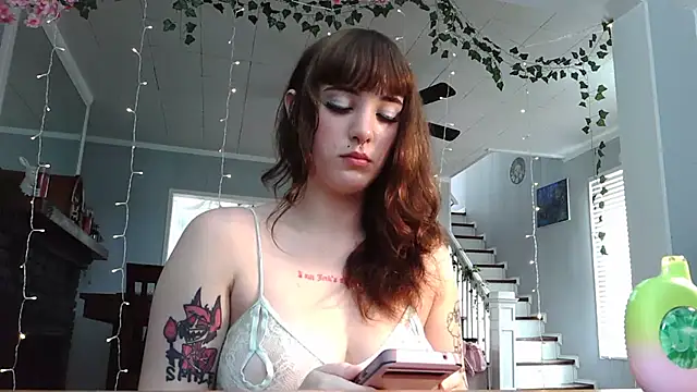 Snapshot of Trickylucy555 chatting on 08-06-26, 05:37 Trickylucy555 online show from 08-06-26, 05:37