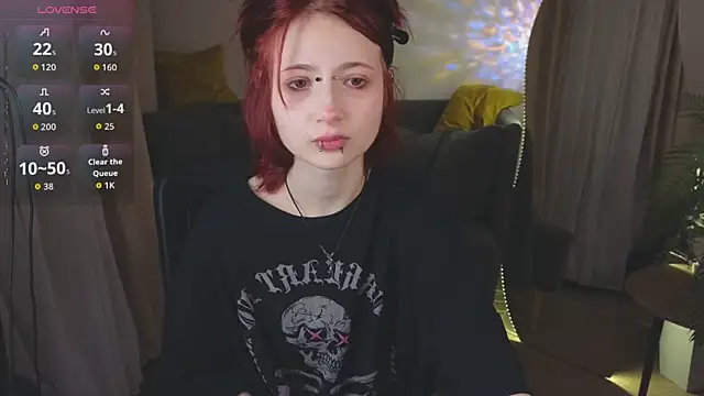 Snapshot of _L_o_r_r_y_ chatting on 11-17-25, 02:01 L o r r y online show from 11-17-25, 02:01