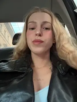 kira mia online show from 04-24-26, 04:09