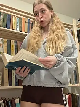 kira mia online show from 04-25-26, 04:37