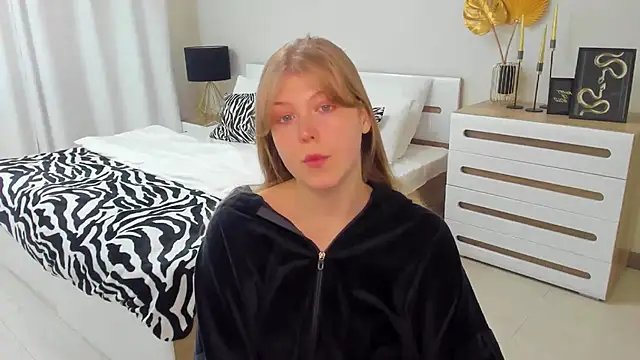 Stella Light online show from 11-08-25, 04:23