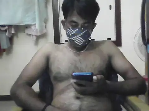 Snapshot of HeatableRevan chatting on 06-19-26, 06:12 HeatableRevan online show from 06-19-26, 06:12