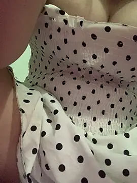 Snapshot of italy-12 chatting on 12-18-25, 03:23 italy-12 online show from 12-18-25, 03:23