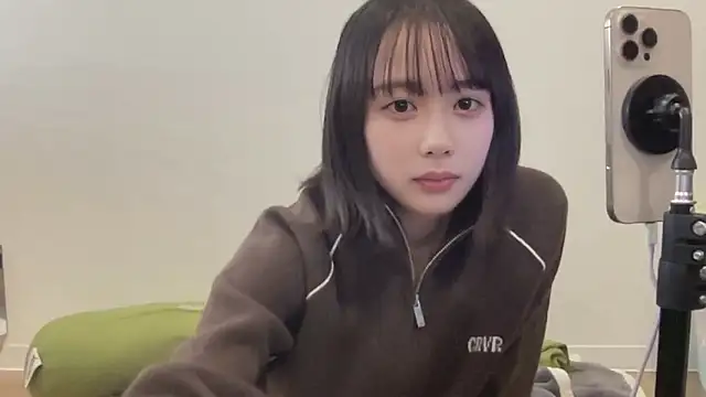 Snapshot of Mahocha1 chatting on 11-05-25, 12:05 Mahocha1 online show from 11-05-25, 12:05