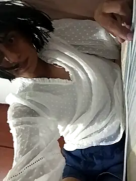 Snapshot of sophiasleepy1 chatting on 10-23-25, 06:17 sophiasleepy1 online show from 10-23-25, 06:17